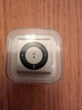 BNWT Apple iPod Shuffle 4th Gen 2GB